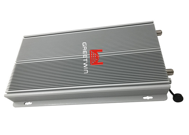 4 个子频段手机信号增强器 75dB 23dBm 2100MHz 带短信控制