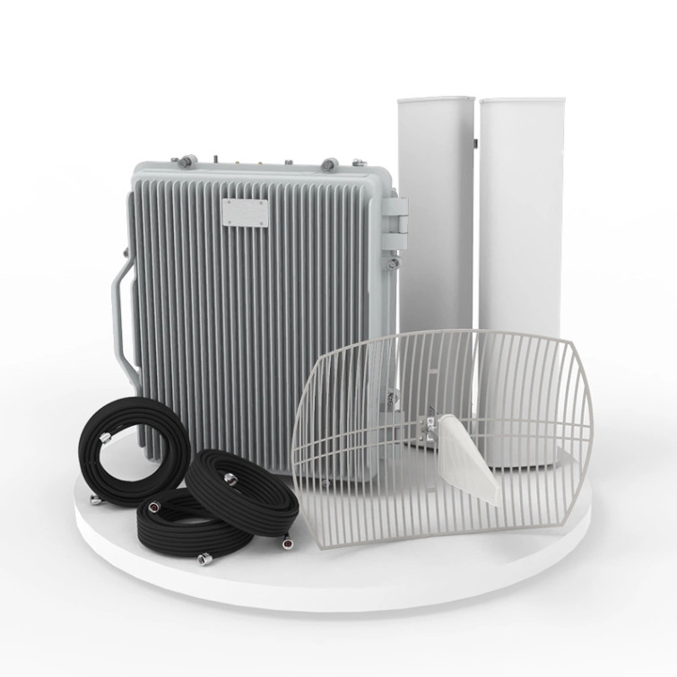 WCDMA AC240V 手机信号中继器 2600MHz 33dBm 2W 三频